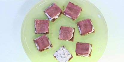 Шаг 1: тостов деликатесных с языком