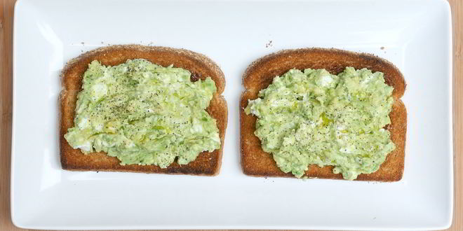 Рецепт тостов с авокадо и сыром