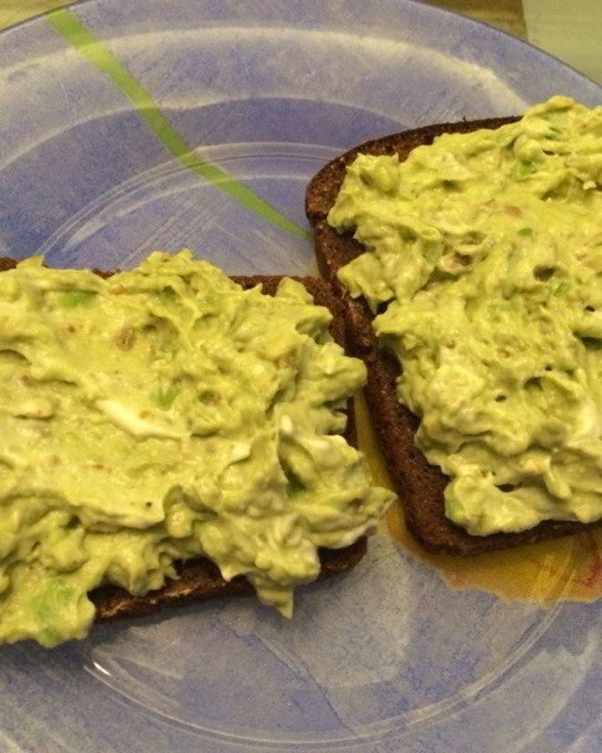 Рецепт тостов с авокадо и сыром