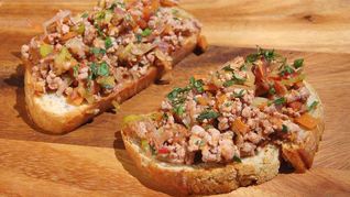 Рецепт Тостов с индейкой и овощами