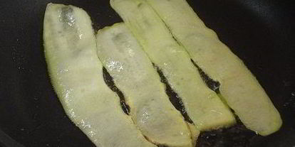 Шаг 1: тостов с кабачком и томатами