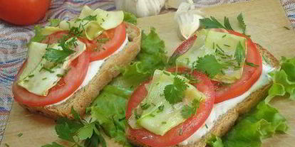 Шаг 3: тостов с кабачком и томатами