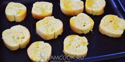 Шаг 4: тостов с оливковой пастой и сыром фета