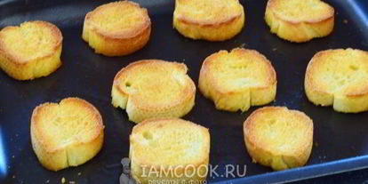 Шаг 5: тостов с оливковой пастой и сыром фета