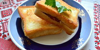 Шаг 3: тостов с плавленным сыром и копченой колбасой