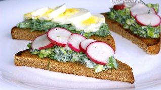 Рецепт Тостов с руколой и яйцом, зеленью и редисом