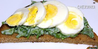 Шаг 7: тостов с руколой и яйцом, зеленью и редисом
