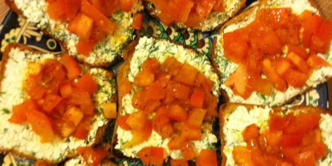 Рецепт тосты с творогом, чесноком и зеленью