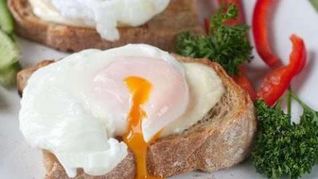 Рецепт Тостов с яйцом-пашот и Моцареллой