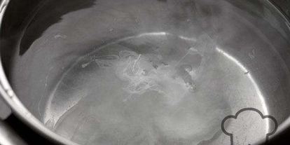 Шаг 1: тостов с яйцом-пашот и моцареллой