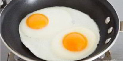 Шаг 2: глазуньи к завтраку