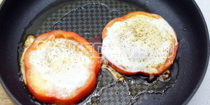 Шаг 4: глазуньи в перце