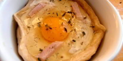 Шаг 15: глазуньи в съедобной сковородке