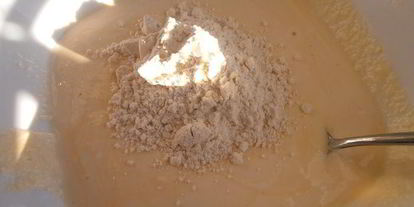 Шаг 6: глазуньи в съедобной сковородке