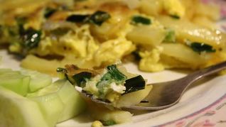 Рецепт Картофеля в яичнице Пир студента