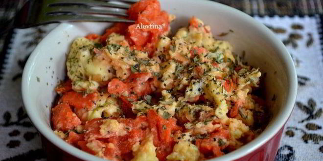 Рецепт Яичницы-болтуньи с копченой семгой