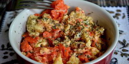 Шаг 4: яичницы-болтуньи с копченой семгой