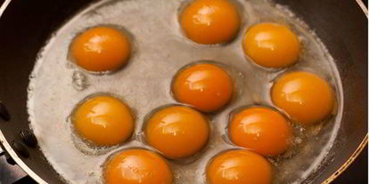 Шаг 1: яичницы-глазуньи из перепелиных яиц