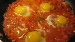 Рецепт Яичницы-глазуньи с помидорами