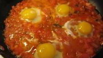 Рецепт Яичницы-глазуньи с помидорами