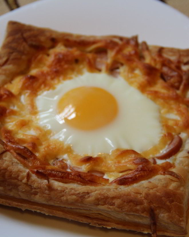 Рецепт яичницы на слоеном тесте