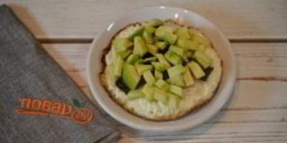 Шаг 3: яичницы с беконом и авокадо