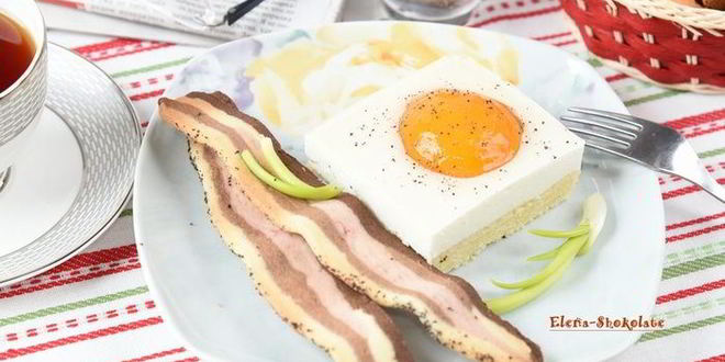Рецепт яичницы с беконом на десерт