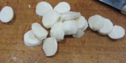 Шаг 2: яичницы с моцареллой