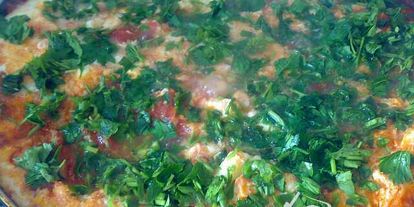 Шаг 3: яичницы с помидорами и сыром