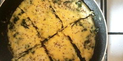 Шаг 4: яичницы с зеленью и сыром на завтрак