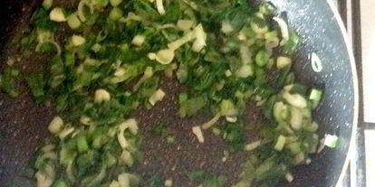 Шаг 5: яичницы с зеленью и сыром на завтрак