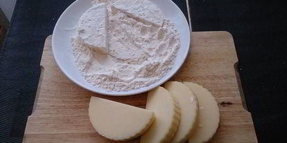 Шаг 3: яичницы с жареным сыром сулугуни