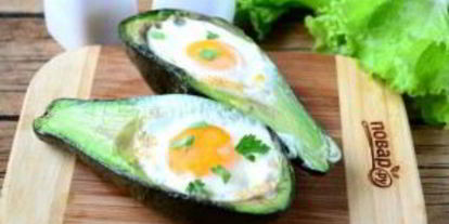 Шаг 2: яичницы в авокадо