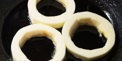 Шаг 2: яичницы в кабачке