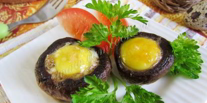 Шаг 6: яичницы в шампиньонах