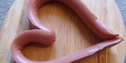 Шаг 1: яичницы в сосиске сердечком