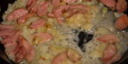 Шаг 2: завтрака из сосисок и яиц