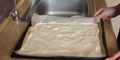 Шаг 1: закуски — бисквитного рулета с грибам