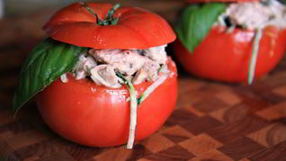 Рецепт Закуски из куриной грудки в помидорках