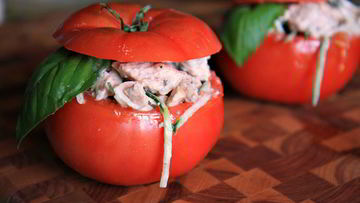 Рецепт Закуски из куриной грудки в помидорках