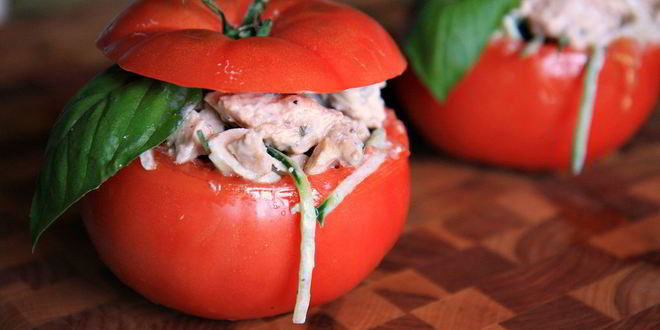 Рецепт закуски из куриной грудки в помидорках