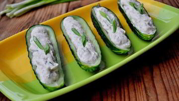 Рецепт Закуски из огурцов, фаршированных горбушей