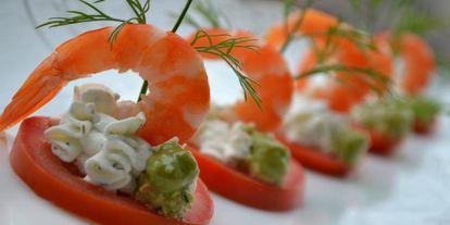 Шаг 2: закуски с креветками и мягким сыром