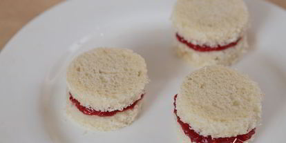 Шаг 4: закуски с паштетом и клюквенным чатни