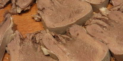 Шаг 1: слоеного заливного из языка петушок