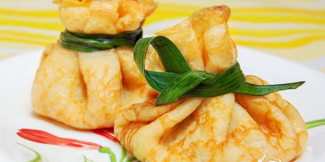 Рецепт блинных мешочков с жюльеном из красной рыбы