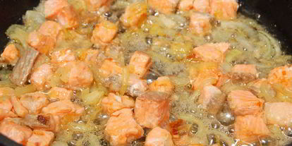 Шаг 2: блинных мешочков с жюльеном из красной рыбы