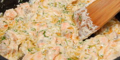 Шаг 4: блинных мешочков с жюльеном из красной рыбы