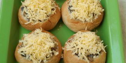 Шаг 3: грибного жульена в булочке