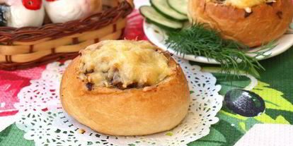 Шаг 4: грибного жульена в булочке